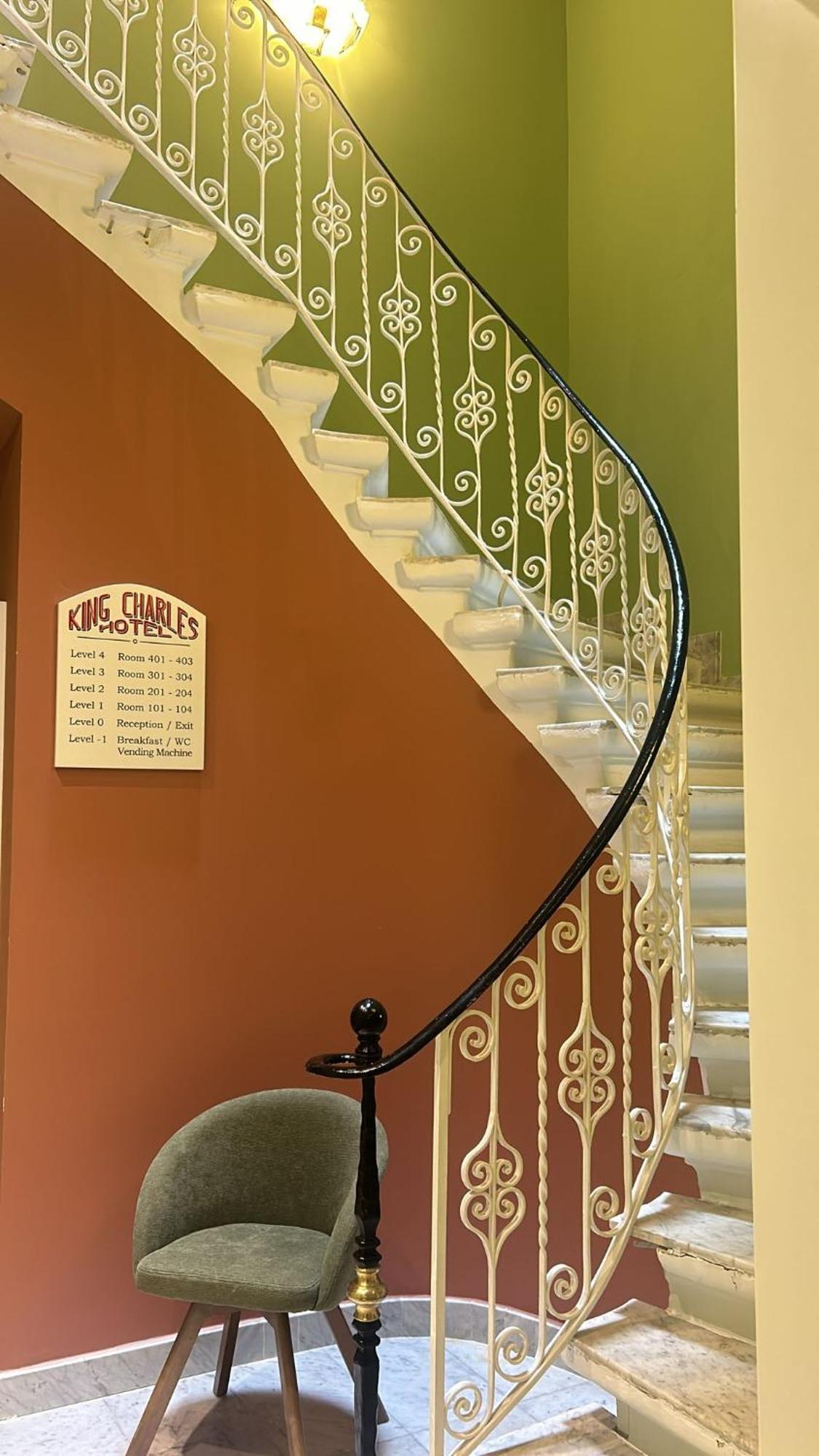 King Charles Hotel La Valette Extérieur photo